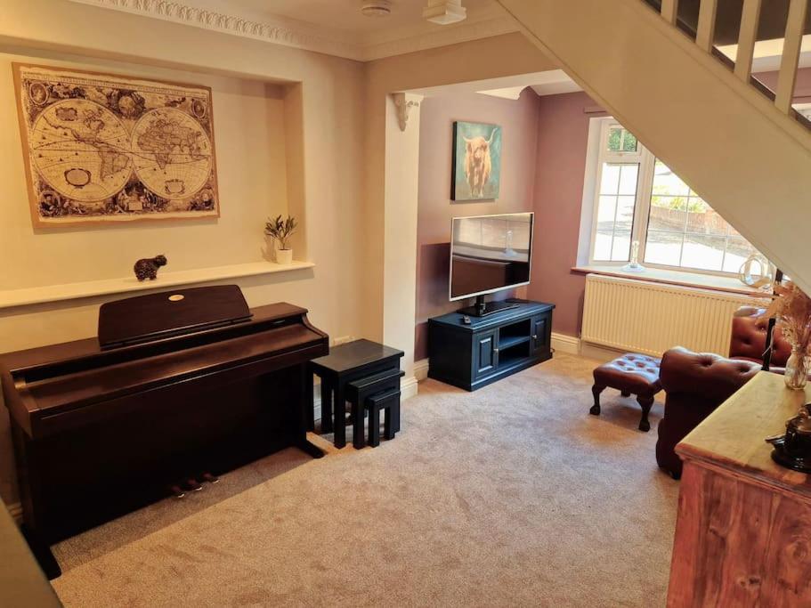 Large 4 Bedroom House On The River Wensum Sleeps 13 Norwich Bagian luar foto