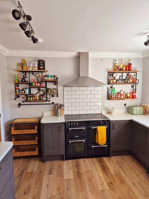 Large 4 Bedroom House On The River Wensum Sleeps 13 Norwich Bagian luar foto