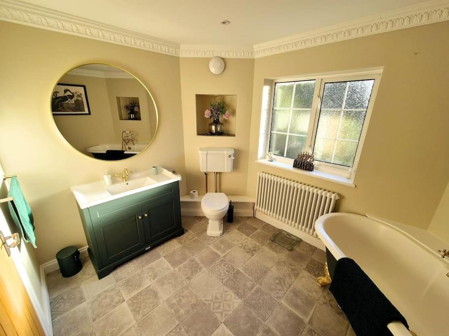 Large 4 Bedroom House On The River Wensum Sleeps 13 Norwich Bagian luar foto