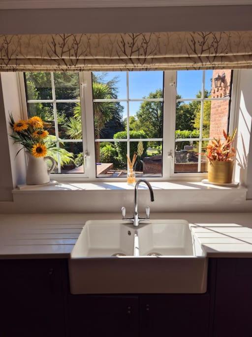 Large 4 Bedroom House On The River Wensum Sleeps 13 Norwich Bagian luar foto