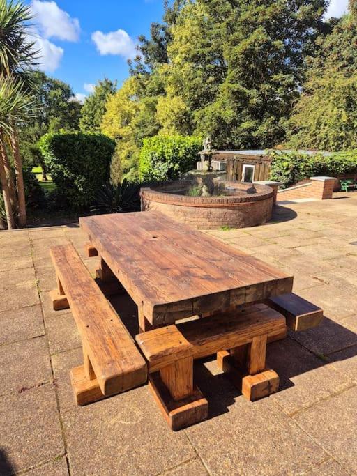 Large 4 Bedroom House On The River Wensum Sleeps 13 Norwich Bagian luar foto