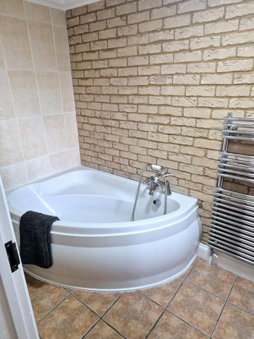 Large 4 Bedroom House On The River Wensum Sleeps 13 Norwich Bagian luar foto