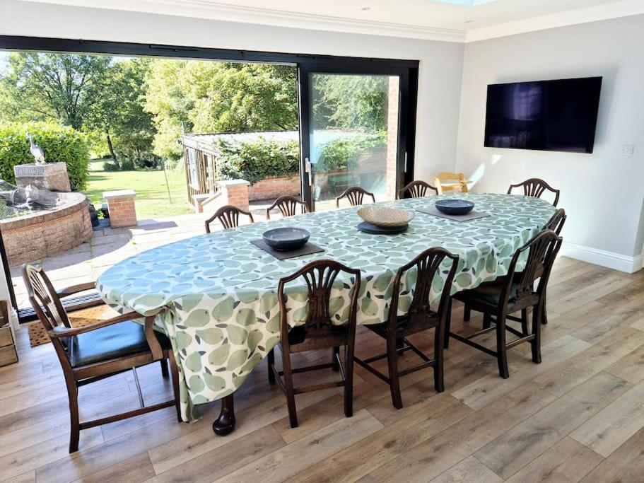 Large 4 Bedroom House On The River Wensum Sleeps 13 Norwich Bagian luar foto