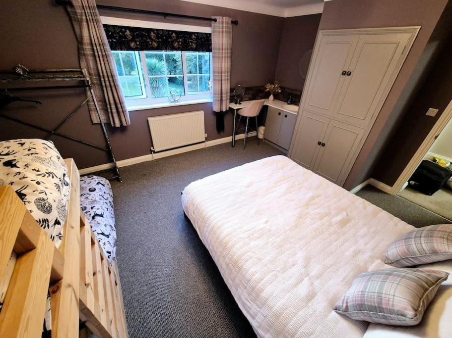 Large 4 Bedroom House On The River Wensum Sleeps 13 Norwich Bagian luar foto