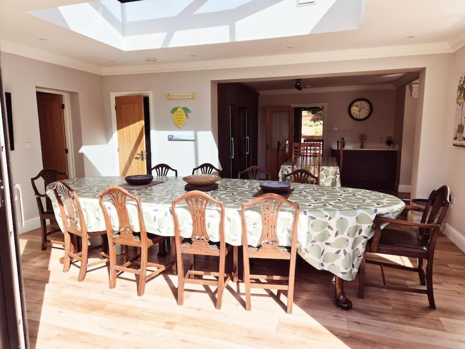 Large 4 Bedroom House On The River Wensum Sleeps 13 Norwich Bagian luar foto