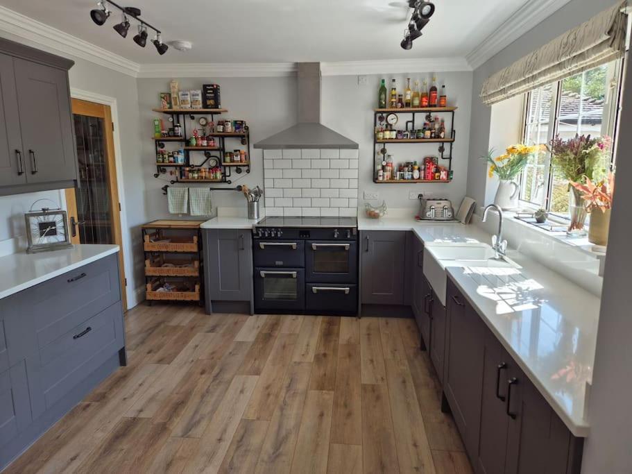 Large 4 Bedroom House On The River Wensum Sleeps 13 Norwich Bagian luar foto