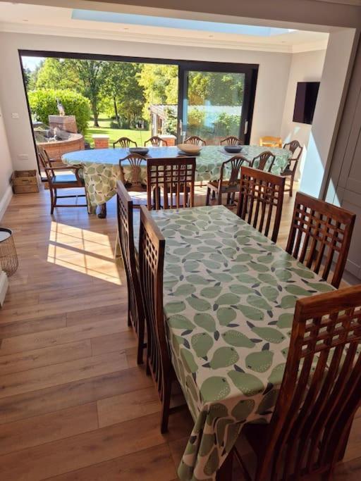 Large 4 Bedroom House On The River Wensum Sleeps 13 Norwich Bagian luar foto