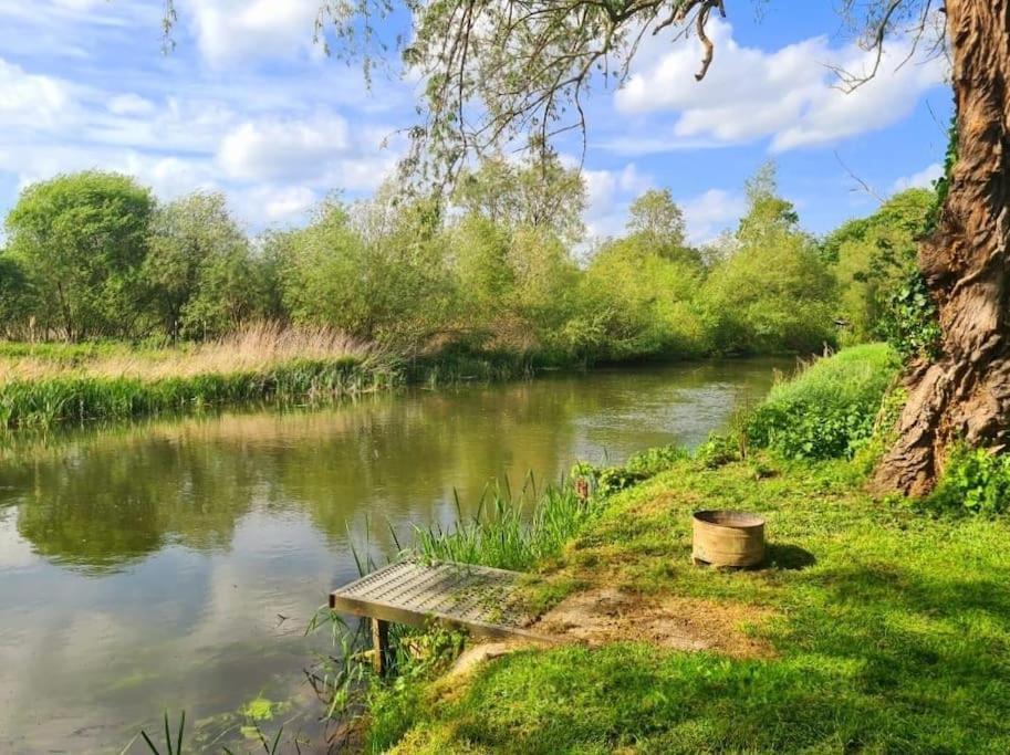 Large 4 Bedroom House On The River Wensum Sleeps 13 Norwich Bagian luar foto
