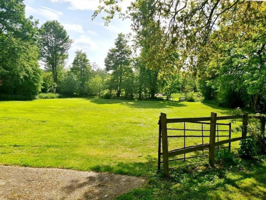 Large 4 Bedroom House On The River Wensum Sleeps 13 Norwich Bagian luar foto