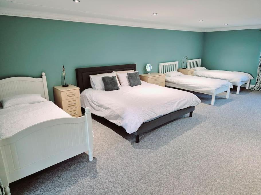Large 4 Bedroom House On The River Wensum Sleeps 13 Norwich Bagian luar foto